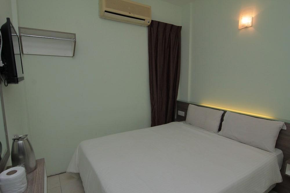Qish Hotel Malacca Екстер'єр фото