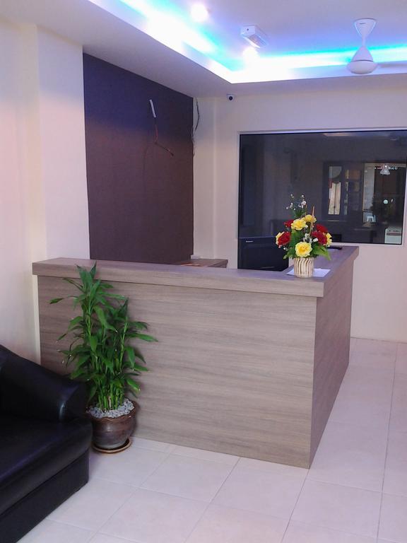Qish Hotel Malacca Екстер'єр фото