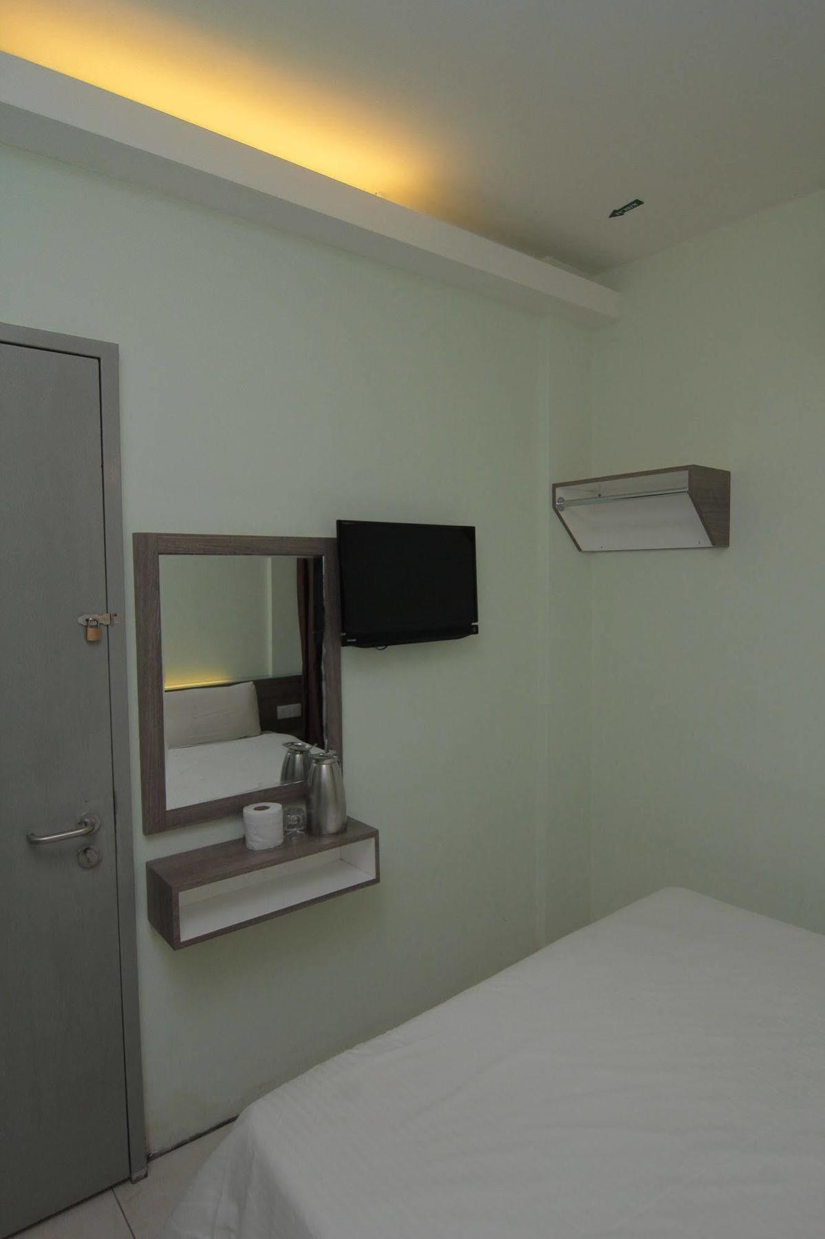 Qish Hotel Malacca Екстер'єр фото