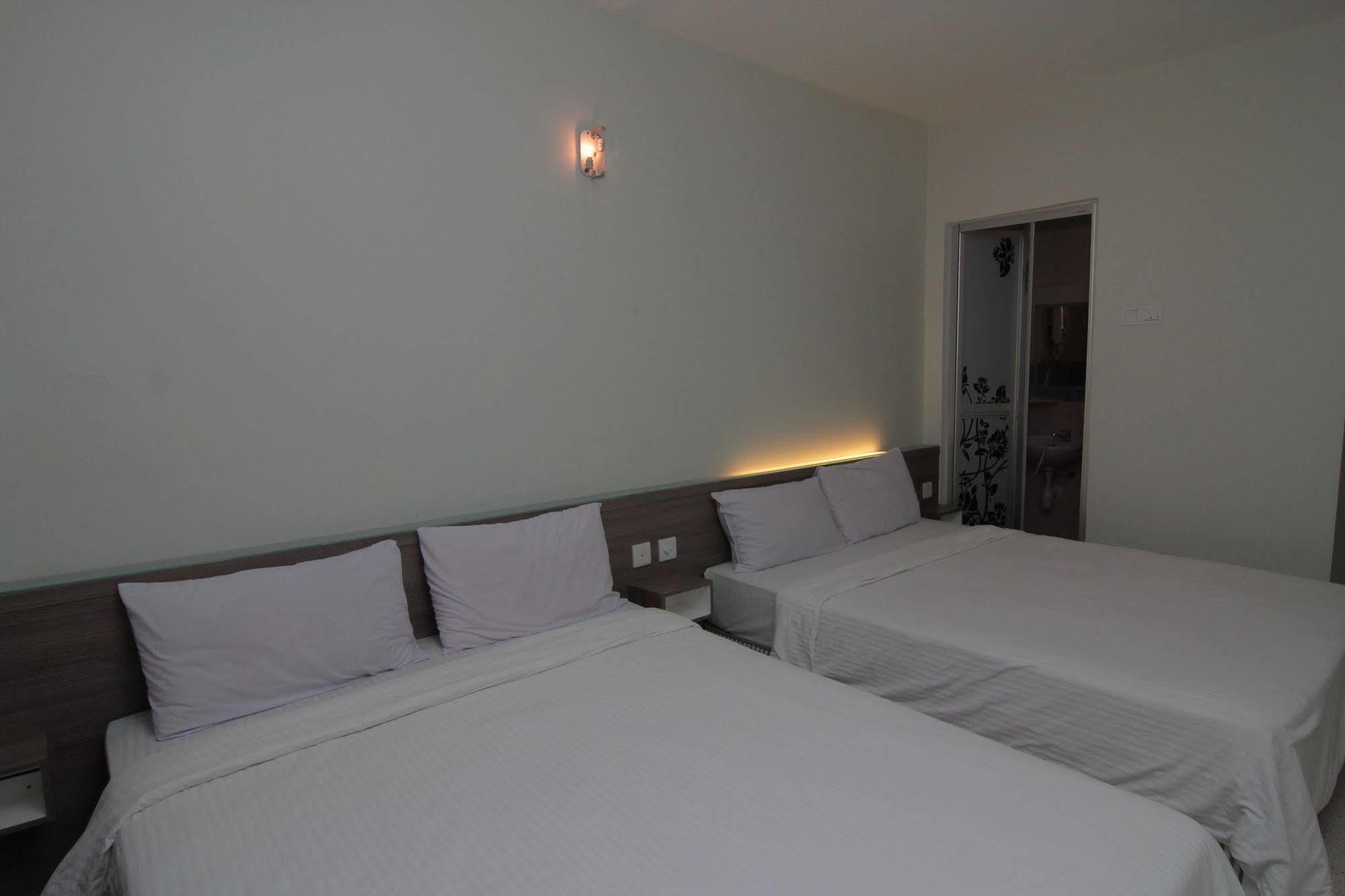 Qish Hotel Malacca Екстер'єр фото