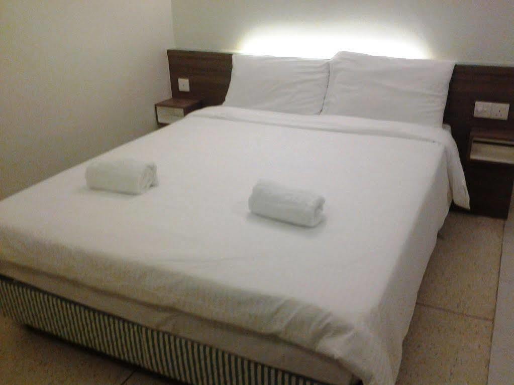Qish Hotel Malacca Екстер'єр фото