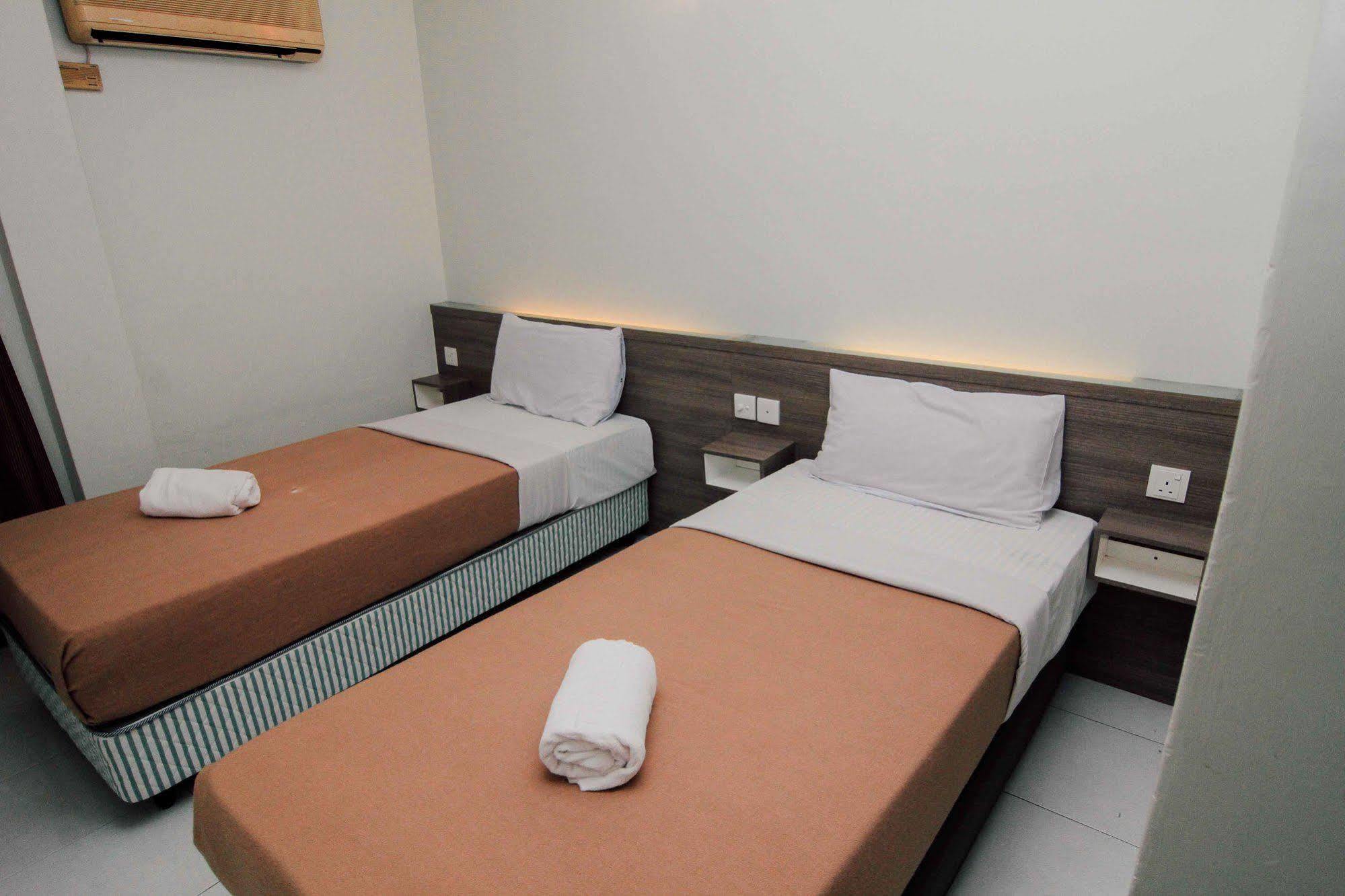 Qish Hotel Malacca Екстер'єр фото